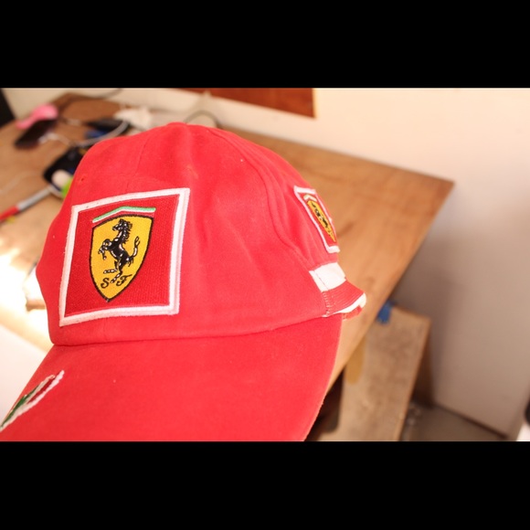PUMA FERRARI red embroidered logo cap - Picture 3 of 7